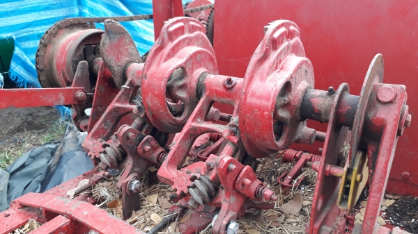 ขายตามสภาพเครื่องอัดฟางนิวฮอลแลนด์ S 78 ใช้งานปกติ