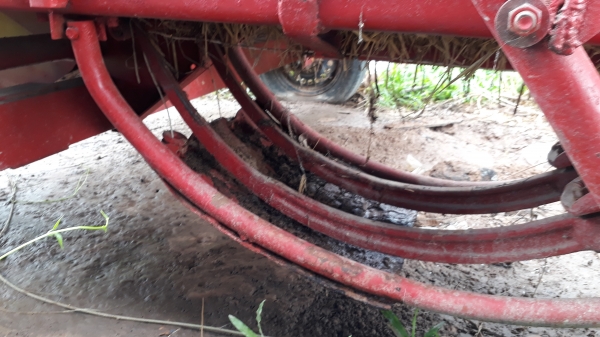 ขายตามสภาพเครื่องอัดฟางนิวฮอลแลนด์ S 78 ใช้งานปกติ