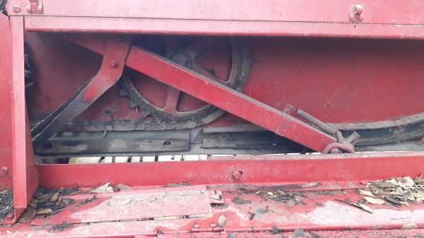 ขายตามสภาพเครื่องอัดฟางนิวฮอลแลนด์ S 78 ใช้งานปกติ