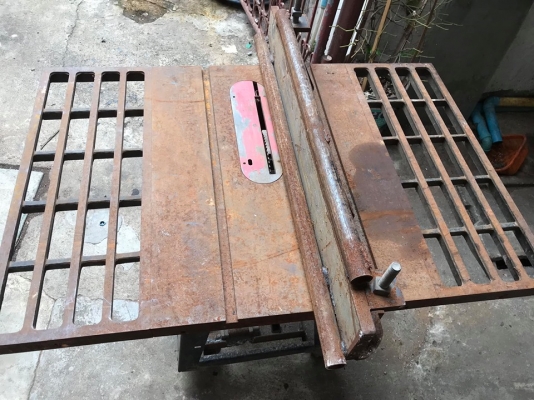 แท่นเลื่อยวงเดือน