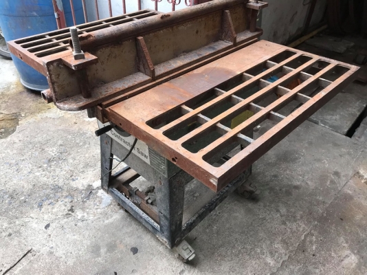 แท่นเลื่อยวงเดือน