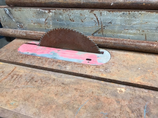 แท่นเลื่อยวงเดือน