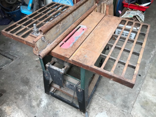 แท่นเลื่อยวงเดือน