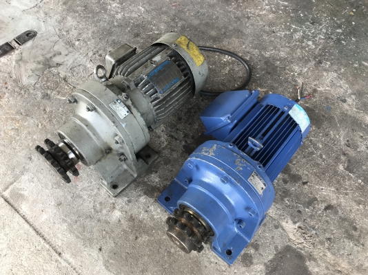 ( เหลือ 1ตัวครับ )ขายมอเตอร์เกียร์ Cycro drive Sumitomo 1HP. 380V made in Japan อัตราทด 1:87 เพลาออกประมาณ 16รอบต่อนาที สภาพสวยเดิมๆ หมุนนิ่ม พร้อมใช้งาน มี 6ตัวครับ ราคาตัวละ 4,300 บาท