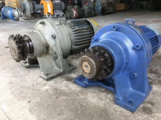 ( เหลือ 1ตัวครับ )ขายมอเตอร์เกียร์ Cycro drive Sumitomo 1HP. 380V made in Japan อัตราทด 1:87 เพลาออกประมาณ 16รอบต่อนาที สภาพสวยเดิมๆ หมุนนิ่ม พร้อมใช้งาน มี 6ตัวครับ ราคาตัวละ 4,300 บาท