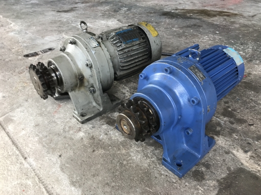 ( เหลือ 1ตัวครับ )ขายมอเตอร์เกียร์ Cycro drive Sumitomo 1HP. 380V made in Japan อัตราทด 1:87 เพลาออกประมาณ 16รอบต่อนาที สภาพสวยเดิมๆ หมุนนิ่ม พร้อมใช้งาน มี 6ตัวครับ ราคาตัวละ 4,300 บาท