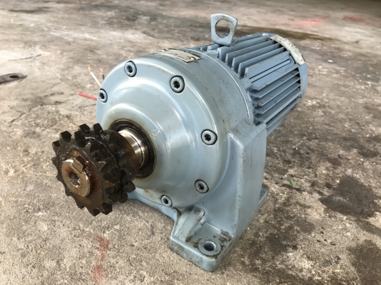 ขายมอเตอร์เกียร์ Cycro drive Sumitomo 1HP. 380V made in Japan อัตราทด 1:51 เพลาออกประมาณ 28รอบต่อนาที สภาพสวยเดิมๆ หมุนนิ่ม พร้อมใช้งาน