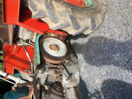 รถไถนั่งขับสามเกียร์พร้อมใช้สภาพดี สนใจ0848017186 รถไถนั่งขับสามเกียร์พร้อมใช้สภาพดี สนใจ0848017186