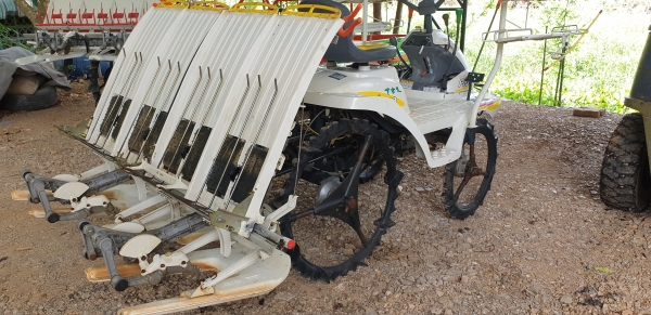 รถดำนา 4 แถว 1 หัวดำ ดึงสตาร์ท  พร้อมใช้งาน