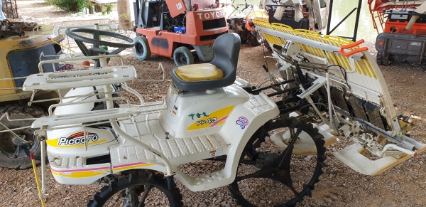 รถดำนา 4 แถว 1 หัวดำ ดึงสตาร์ท  พร้อมใช้งาน