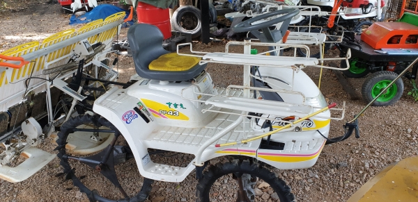 รถดำนา 4 แถว 1 หัวดำ ดึงสตาร์ท  พร้อมใช้งาน