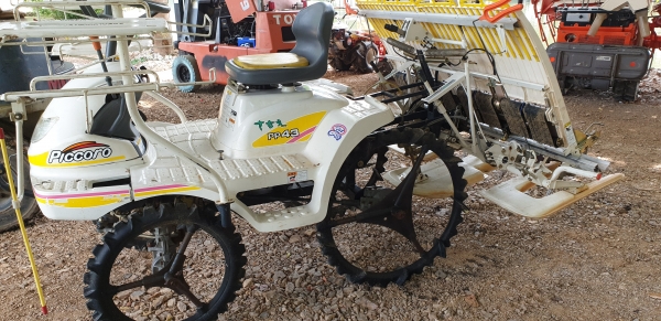 รถดำนา 4 แถว 1 หัวดำ ดึงสตาร์ท  พร้อมใช้งาน