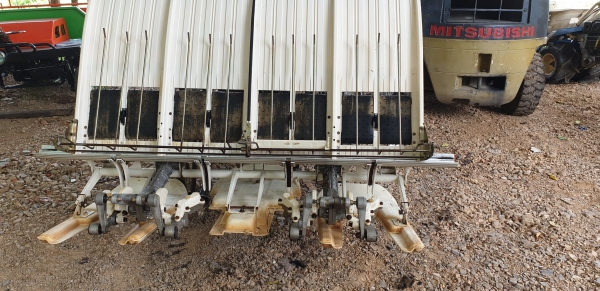 รถดำนา 4 แถว 1 หัวดำ ดึงสตาร์ท  พร้อมใช้งาน