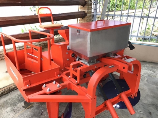 เครื่องปลูกมันCP100F