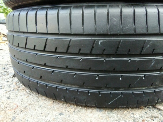 ขายยาง TOYO 225/55R19 ปลายปี17 ชุดละ 4500 บาท