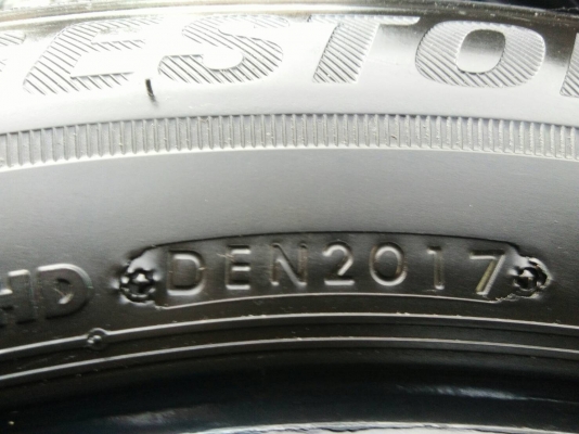ขายยาง 225/60R18 ปี17 ชุดละ 4300 บาท ขายยาง 225/60R18 ปี17 ชุดละ 4300 บาท