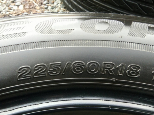 ขายยาง 225/60R18 ปี17 ชุดละ 4300 บาท ขายยาง 225/60R18 ปี17 ชุดละ 4300 บาท