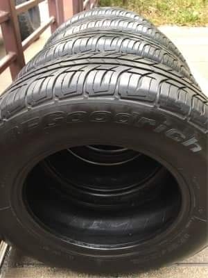ยาง​ BF​ Goodrich​ 215 60​ 16​ ปี18 ดอกเต็ม​ ไม่มี​ปะ​ เนื้อนิ่มๆ ใช้ยาว ราคาไม่​แพง​