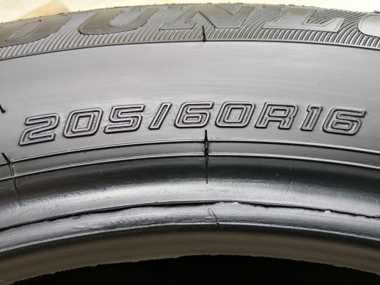 ยาง Dunlop 205 60 16 กลางปี18 ดอกเต็ม เนื้อนิ่มๆ ไม่มีปะ ใช้ยาว มีให้เลือก2ชุด ราคาไม่แพง