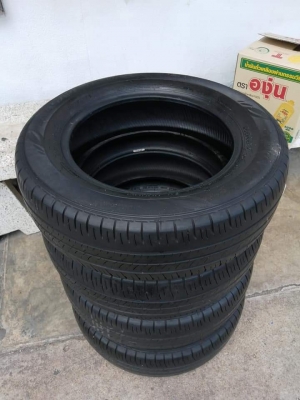 ยาง Dunlop 205 60 16 กลางปี18 ดอกเต็ม เนื้อนิ่มๆ ไม่มีปะ ใช้ยาว มีให้เลือก2ชุด ราคาไม่แพง