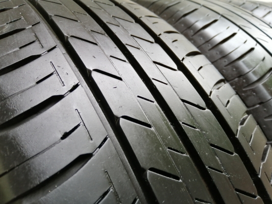 ยาง Dunlop 205 60 16 กลางปี18 ดอกเต็ม เนื้อนิ่มๆ ไม่มีปะ ใช้ยาว มีให้เลือก2ชุด ราคาไม่แพง