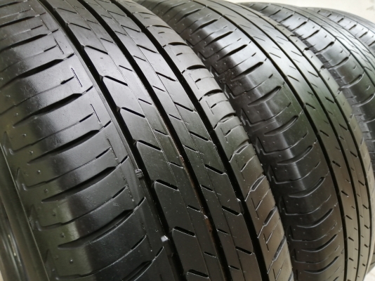 ยาง Dunlop 205 60 16 กลางปี18 ดอกเต็ม เนื้อนิ่มๆ ไม่มีปะ ใช้ยาว มีให้เลือก2ชุด ราคาไม่แพง