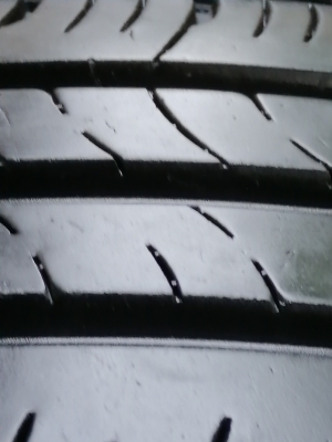 ยาง Dunlop 205 60 16 กลางปี18 ดอกเต็ม เนื้อนิ่มๆ ไม่มีปะ ใช้ยาว มีให้เลือก2ชุด ราคาไม่แพง