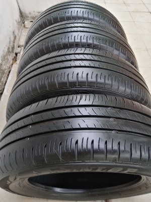 ยาง Dunlop 205 60 16 กลางปี18 ดอกเต็ม เนื้อนิ่มๆ ไม่มีปะ ใช้ยาว มีให้เลือก2ชุด ราคาไม่แพง