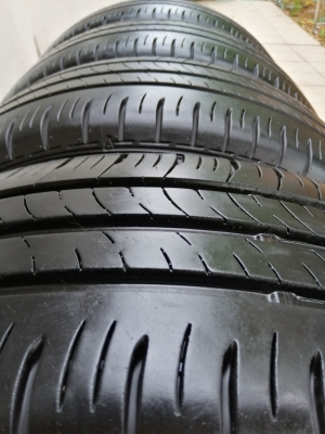 ยาง Dunlop 205 60 16 กลางปี18 ดอกเต็ม เนื้อนิ่มๆ ไม่มีปะ ใช้ยาว มีให้เลือก2ชุด ราคาไม่แพง