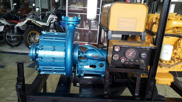 เครื่องสูบนํ้าขนาดใหญ่ได้มาตราฐานทุกระบบพร้อมใช้งาน