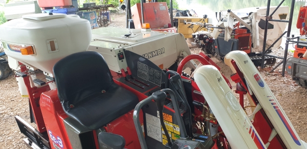 รถเกี่ยวข้าว 2 แถวนั่งขับ พร้อมใช้งาน