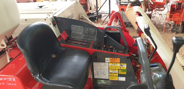 รถเกี่ยวข้าว 2 แถวนั่งขับ พร้อมใช้งาน