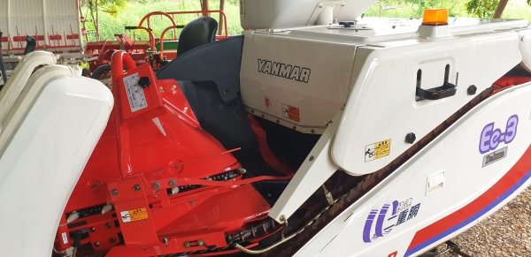 รถเกี่ยวข้าว 2 แถวนั่งขับ พร้อมใช้งาน