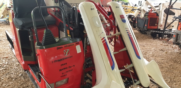 รถเกี่ยวข้าว 2 แถวนั่งขับ พร้อมใช้งาน