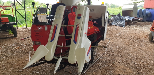 รถเกี่ยวข้าว 2 แถวนั่งขับ พร้อมใช้งาน