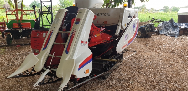รถเกี่ยวข้าว 2 แถวนั่งขับ พร้อมใช้งาน