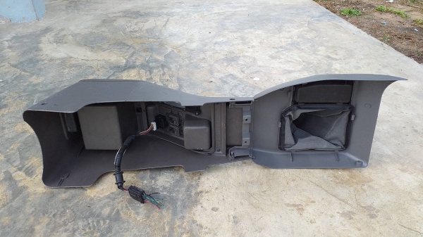 คอนโซลกลางisuzu mu สวิตซ์ปรับกระจก ครอบเกียดราก้อน ใส่ tfr vega cameo 2500 บาท คอนโซลกลางisuzu mu สวิตซ์ปรับกระจก ครอบเกียดราก้อน ใส่ tfr vega cameo 2500 บาท
