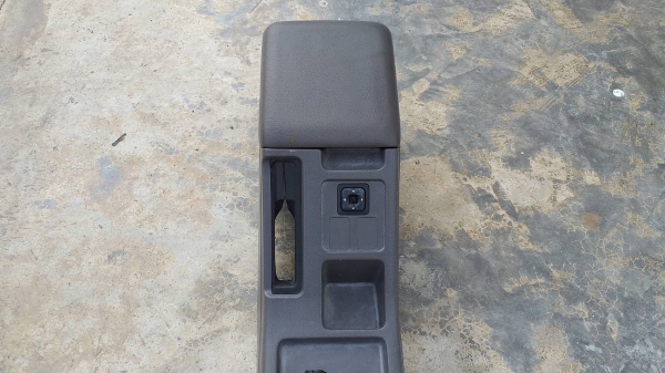 คอนโซลกลางisuzu mu สวิตซ์ปรับกระจก ครอบเกียดราก้อน ใส่ tfr vega cameo 2500 บาท คอนโซลกลางisuzu mu สวิตซ์ปรับกระจก ครอบเกียดราก้อน ใส่ tfr vega cameo 2500 บาท