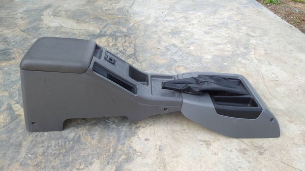 คอนโซลกลางisuzu mu สวิตซ์ปรับกระจก ครอบเกียดราก้อน ใส่ tfr vega cameo 2500 บาท คอนโซลกลางisuzu mu สวิตซ์ปรับกระจก ครอบเกียดราก้อน ใส่ tfr vega cameo 2500 บาท