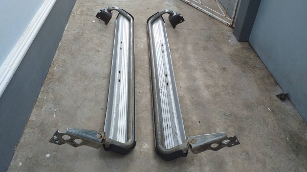 บรรไดข้าง isuzu mu ใส่ tfr cameo vega  คู่ละ 2500 บาท