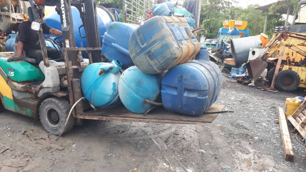 มาอีกล๊อตครับ แท๊งก์น้ำ ถังใส่น้ำ ขนาด 300 ลิตร สำหรับเครื่องโม่ ผสมปูน ติดรถบรรทุก เก่าญี่ปุ่น ราคาใบละ 6,500-