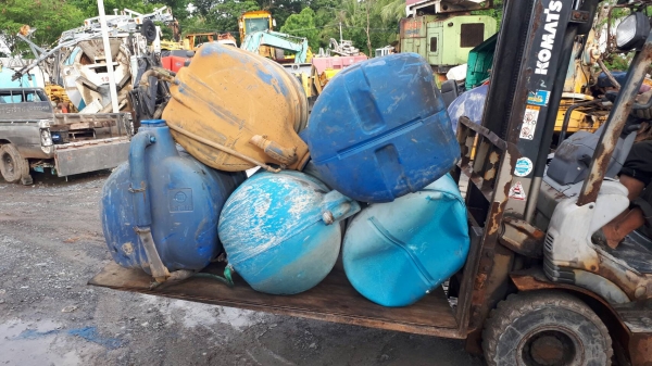 มาอีกล๊อตครับ แท๊งก์น้ำ ถังใส่น้ำ ขนาด 300 ลิตร สำหรับเครื่องโม่ ผสมปูน ติดรถบรรทุก เก่าญี่ปุ่น ราคาใบละ 6,500-