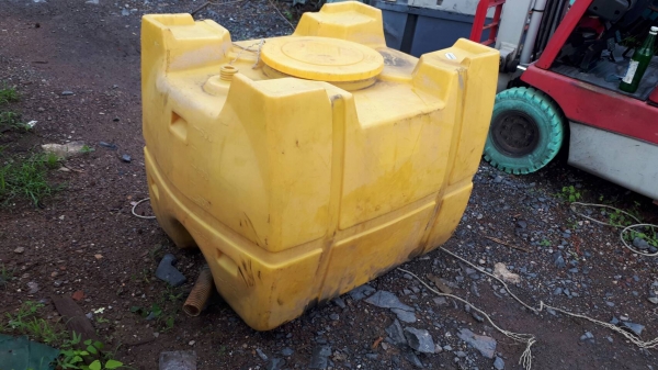 ขาย แท๊งก์น้ำ ถังใส่น้ำ ขนาด 500 ลิตร สำหรับเครื่องโม่ ผสมปูน ติดรถบรรทุก เก่าญี่ปุ่น