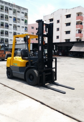 ขายรถยกโฟร์คลิฟท์ยี่ห้อTCM 2.5ตัน ดีเซล เสาสูง4เมตร