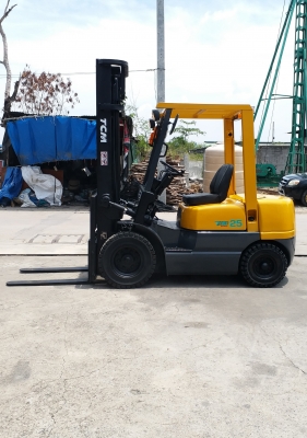 ขายรถยกโฟร์คลิฟท์ยี่ห้อTCM 2.5ตัน ดีเซล เสาสูง4เมตร
