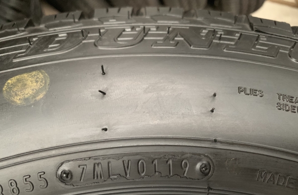 ยางใหม่ป้ายแดง 195-15 Dunlop ปี 19 ดอกเต็ม ตุ่มเป้งๆ ยางใหม่ป้ายแดง 195-15 Dunlop ปี 19 ดอกเต็ม ตุ่มเป้งๆ