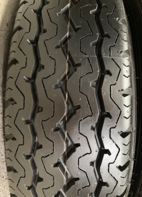 ยางใหม่ป้ายแดง 195-15 Dunlop ปี 19 ดอกเต็ม ตุ่มเป้งๆ ยางใหม่ป้ายแดง 195-15 Dunlop ปี 19 ดอกเต็ม ตุ่มเป้งๆ