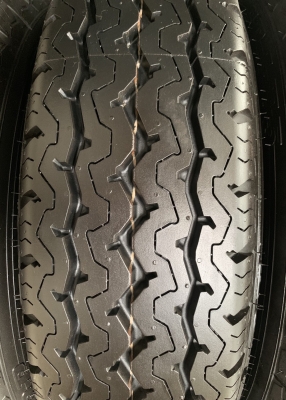 ยางใหม่ป้ายแดง 195-15 Dunlop ปี 19 ดอกเต็ม ตุ่มเป้งๆ ยางใหม่ป้ายแดง 195-15 Dunlop ปี 19 ดอกเต็ม ตุ่มเป้งๆ