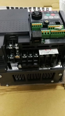 อินเวอ์เตอร์มิตชู5แรง220v รุ่นD720ใช้งานยาวๆ