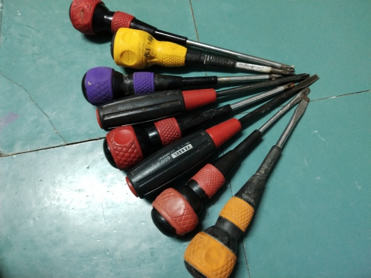 ขายไขควงชุด8ด้ามMADE IN JAPAN. มือสอง ขายไขควงชุด8ด้ามMADE IN JAPAN. มือสอง